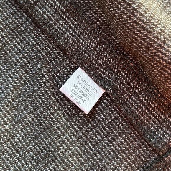 Women's Gray Sleeveless Button-Up Top - Picture 8 of 10